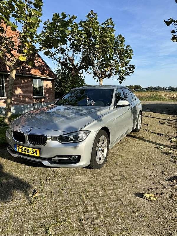 Gebruikt 2014 BMW 320 Sport Line Sedan | € 12.000 (Eerlijke prijs) - Afbeelding 1/4