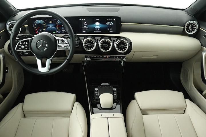 Occasion Mercedes A250 Business 160 PK (117 kW) 2021 Grijs Hatchback