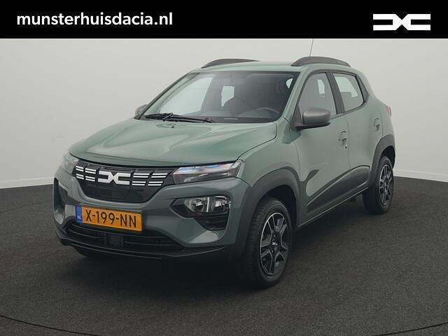 Groen (mat) Gebruikt 2023 Dacia Spring Expression Hatchback | € 13.950 (Iets duurder) - Afbeelding 1/4