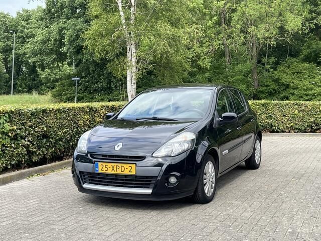 Zwart Gebruikt 2012 Renault Clio IV Collection Hatchback | € 4.950 (Goede deal) - Afbeelding 1/4
