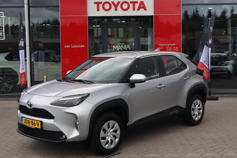 Zilver, metallic lak Gebruikt 2023 Toyota Yaris Cross Active SUV | € 24.900 (Goede deal) - Afbeelding 1/4