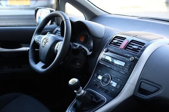 Occasion Toyota Auris 132 PK (97 kW) 2011 Zwart (metallic) Hatchback