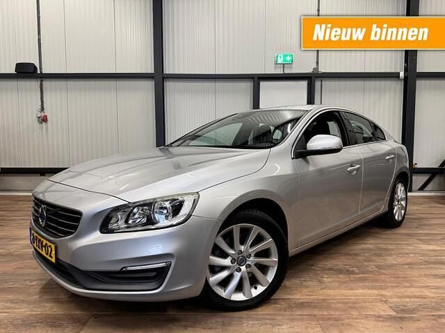 Grijs Occasion 2014 Volvo S60 Momentum Sedan | € 10.990 (Eerlijke prijs) - Afbeelding 1/4