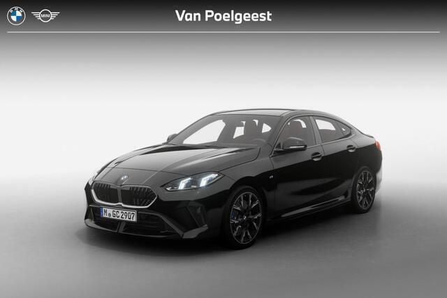 Saphirschwarz metallic (zwart metallic) Nieuw 2025 BMW 220 M Sport Coupé | € 56.677 (Goede deal) - Afbeelding 1/4