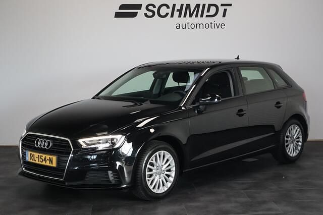 Zwart Gebruikt 2018 Audi A3 Sportback Comfort Hatchback | € 17.995 (Eerlijke prijs) - Afbeelding 1/4
