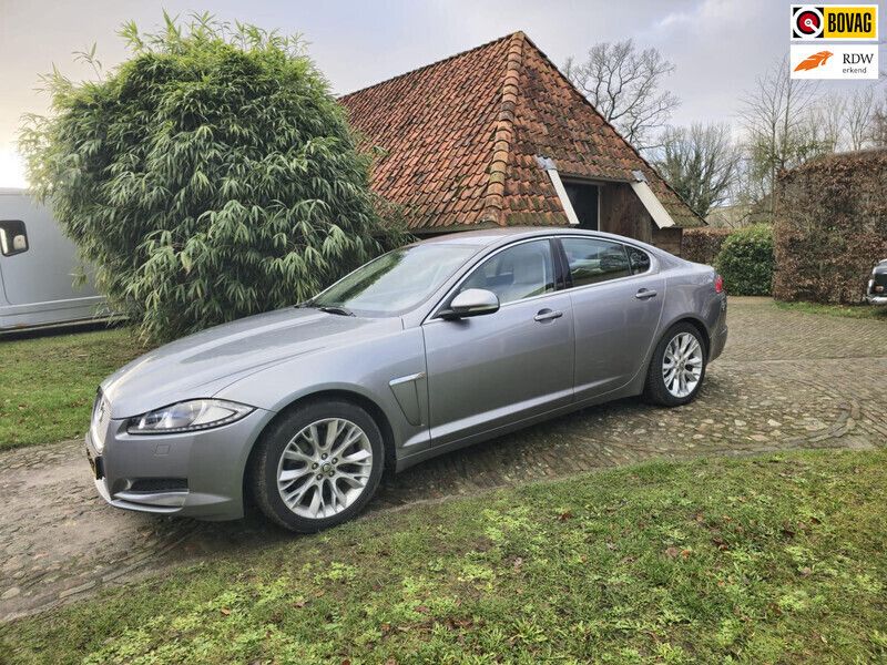 Grijs, metallic lak Gebruikt 2012 Jaguar XF Sedan | € 9.950 (Eerlijke prijs) - Afbeelding 1/4