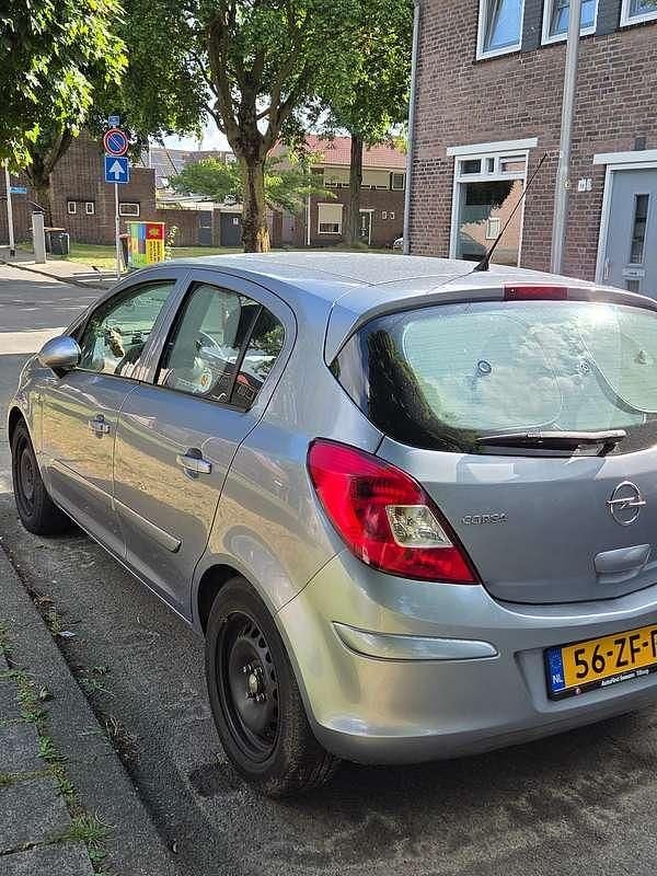 Grijs Gebruikt 2008 Opel Corsa Enjoy Hatchback | € 3.800 (Eerlijke prijs) - Afbeelding 1/4