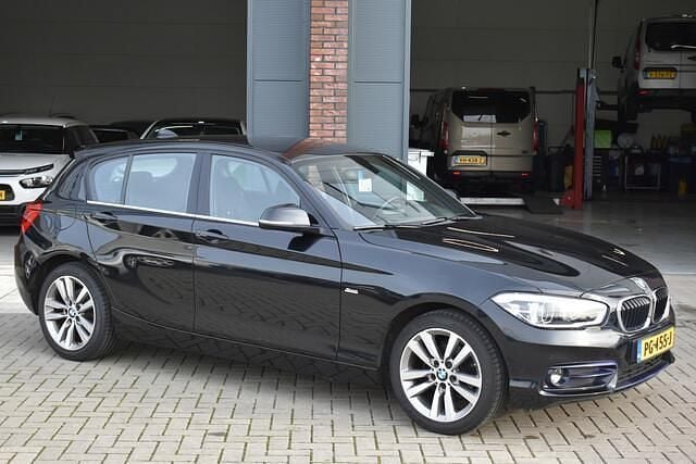 Zwart Gebruikt 2017 BMW 116 Executive Hatchback | € 14.250 (Eerlijke prijs) - Afbeelding 1/4