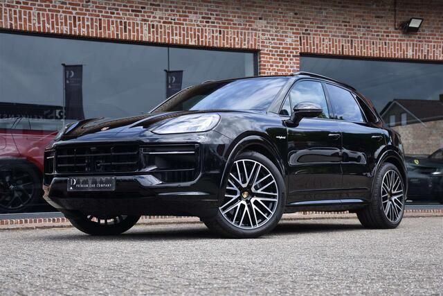 Zwart Nieuw 2024 Porsche Cayenne Turbo E-Hybrid SUV | € 141.570 - Afbeelding 1/4