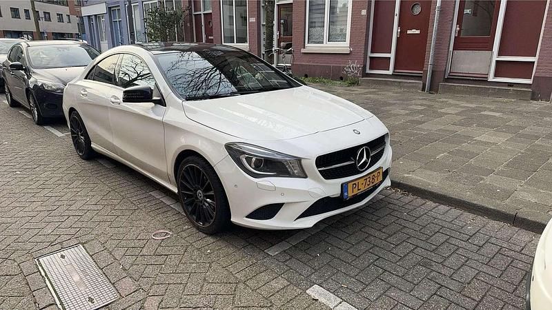 Wit Occasion 2013 Mercedes CLA180 Sedan | € 12.000 (Iets duurder) - Afbeelding 1/4