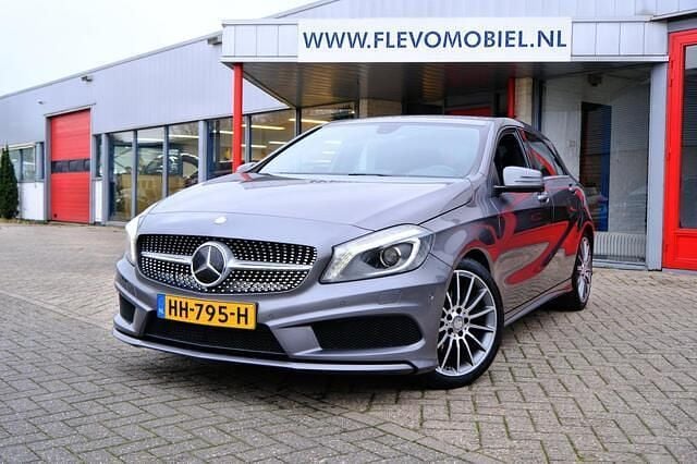 Grijs Gebruikt 2015 Mercedes A180 Ambition Hatchback | € 15.950 (Eerlijke prijs) - Afbeelding 1/4