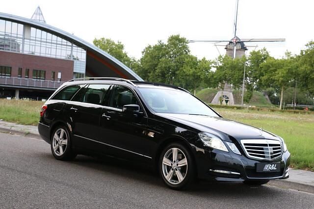 Zwart Gebruikt 2010 Mercedes E250 Avantgarde Stationwagen | € 16.450 (Eerlijke prijs) - Afbeelding 1/4