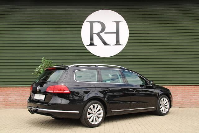 Zwart, metallic lak Gebruikt 2010 VW Passat Highline Stationwagen | € 15.940 - Afbeelding 1/4