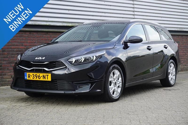 Zwart Gebruikt 2022 Kia Ceed Stationwagen | € 18.950 (Goede deal) - Afbeelding 1/4