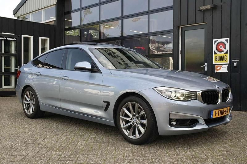 Blauw, metallic lak Gebruikt 2014 BMW 320 Gran Turismo Executive Hatchback | € 10.999 (Eerlijke prijs) - Afbeelding 1/4