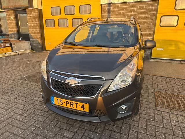 Bruin Occasion 2011 Chevrolet Spark LT Hatchback | € 2.700 (Eerlijke prijs) - Afbeelding 1/4
