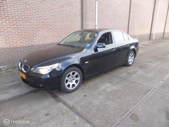 Zwart Gebruikt 2006 BMW 523 Executive Sedan | € 2.750 (Goede deal) - Afbeelding 1/4
