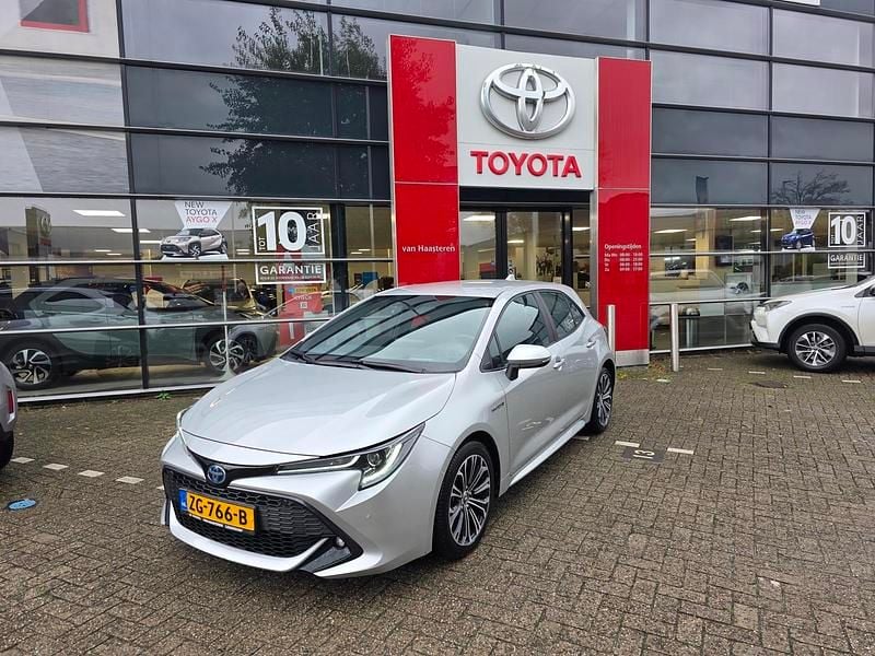 Grijs Gebruikt 2019 Toyota Corolla Style Hatchback | € 19.950 - Afbeelding 1/4