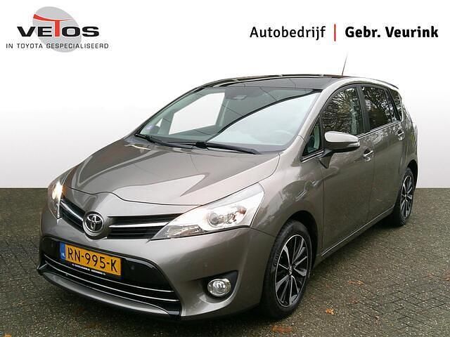 Grijs (metallic) Gebruikt 2018 Toyota Verso Skyview Edition MPV | € 18.500 (Eerlijke prijs) - Afbeelding 1/4