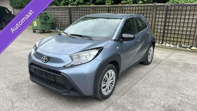 Grijs Gebruikt 2024 Toyota Aygo Envy Hatchback | € 19.750 (Goede deal) - Afbeelding 1/4