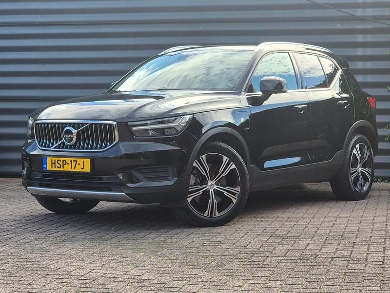 Zwart Gebruikt 2022 Volvo XC40 Inscription SUV | € 29.950 (Goede deal) - Afbeelding 1/4