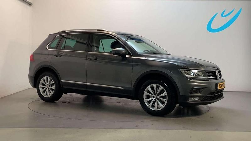 Grijs Occasion 2019 VW Tiguan Comfortline SUV | € 20.850 (Super prijs) - Afbeelding 1/3