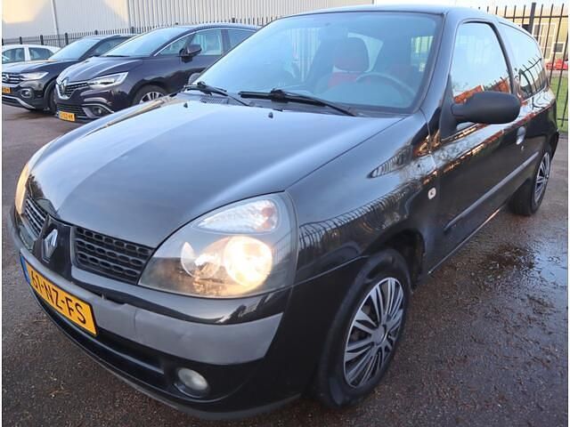 Zwart (metallic) Occasion 2004 Renault Clio II Hatchback | € 999 (Eerlijke prijs) - Afbeelding 1/4