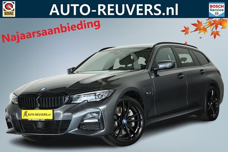 Grijs Gebruikt 2022 BMW 330e M Sport Stationwagen | € 36.900 (Eerlijke prijs) - Afbeelding 1/4