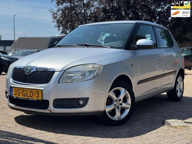 Grijs Gebruikt 2008 Skoda Fabia Ambiente Hatchback | € 3.499 (Eerlijke prijs) - Afbeelding 1/4