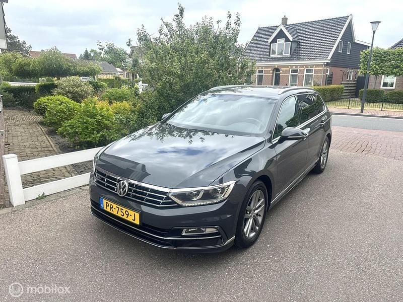Grijs Occasion 2017 VW Passat Highline Stationwagen | € 14.950 (Eerlijke prijs) - Afbeelding 1/4