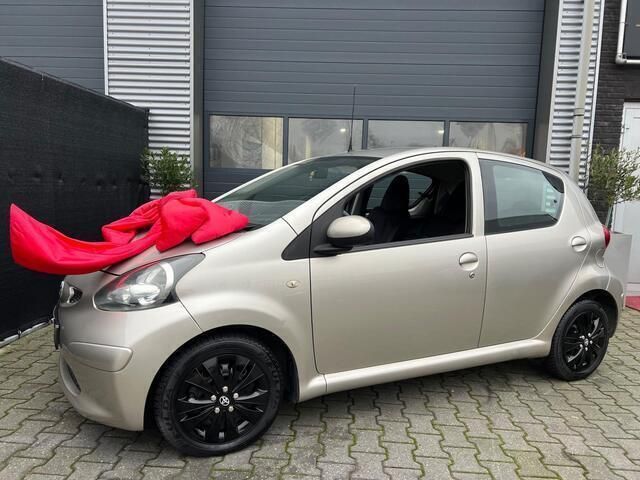 Occasion Toyota Aygo 68 PK (50 kW) 2008 Beige Hatchback