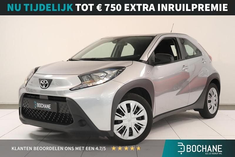 Grijs Gebruikt 2022 Toyota Aygo Play Hatchback | € 15.785 (Goede deal) - Afbeelding 1/4