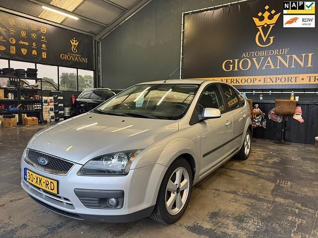 Grijs Gebruikt 2007 Ford Focus Futura Hatchback | € 2.750 (Eerlijke prijs) - Afbeelding 1/4