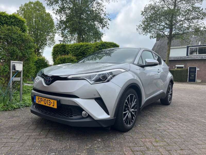 Zilver Gebruikt 2018 Toyota C-HR Executive SUV | € 15.200 (Goede deal) - Afbeelding 1/4