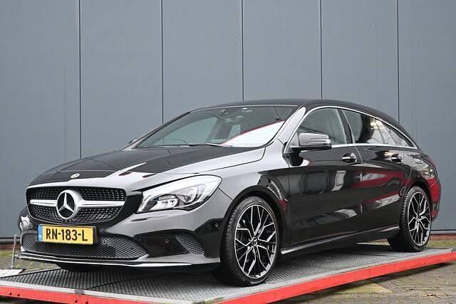 Zwart Occasion 2018 Mercedes CLA180 Shooting Brake Business Stationwagen | € 15.950 (Super prijs) - Afbeelding 1/4