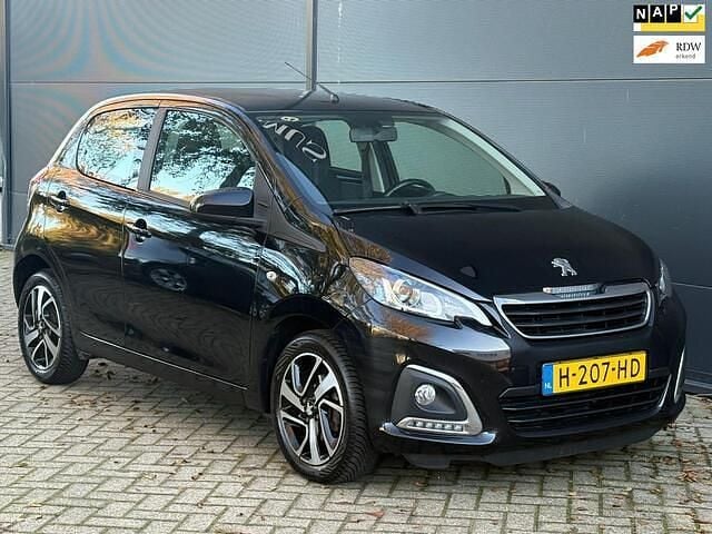 Zwart (metallic) Gebruikt 2020 Peugeot 108 Hatchback | € 7.995 (Eerlijke prijs) - Afbeelding 1/4