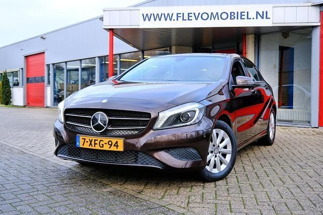 Bruin Gebruikt 2014 Mercedes A180 Ambition Hatchback | € 17.750 (Eerlijke prijs) - Afbeelding 1/4
