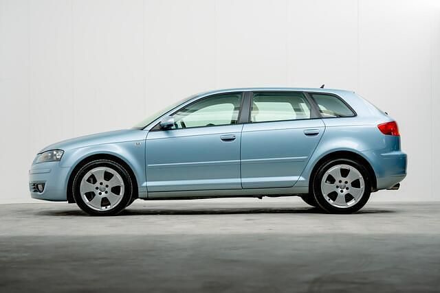 Blauw Gebruikt 2005 Audi A3 Sportback Ambition Hatchback | € 19.950 - Afbeelding 1/4
