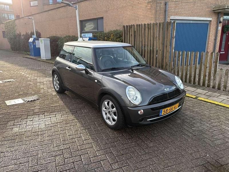 Grijs Gebruikt 2006 Mini Cooper Hatchback | € 3.500 (Super prijs) - Afbeelding 1/4
