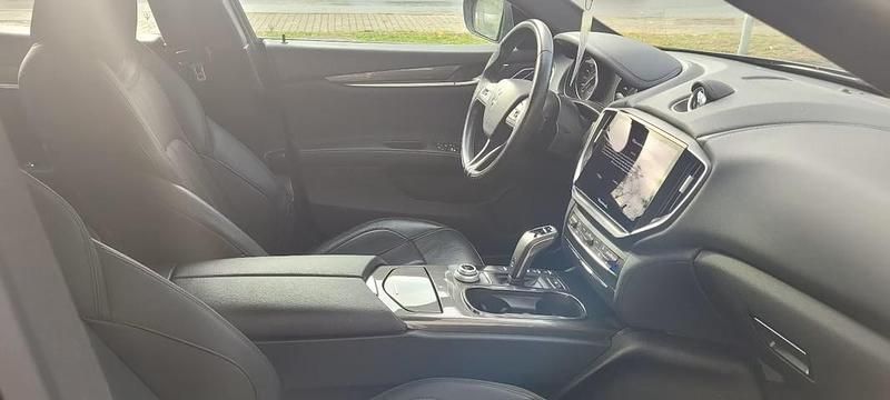 Occasion Maserati Ghibli 350 PK (257 kW) 2022 Zwart (parellak) Sedan