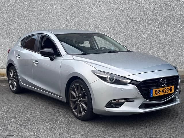 Grijs Gebruikt 2017 Mazda 3 Hatchback | € 14.499 (Eerlijke prijs) - Afbeelding 1/4