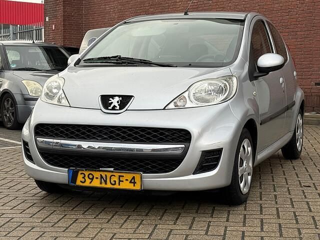 Occasion Peugeot 107 68 PK (50 kW) 2010 Grijs Hatchback