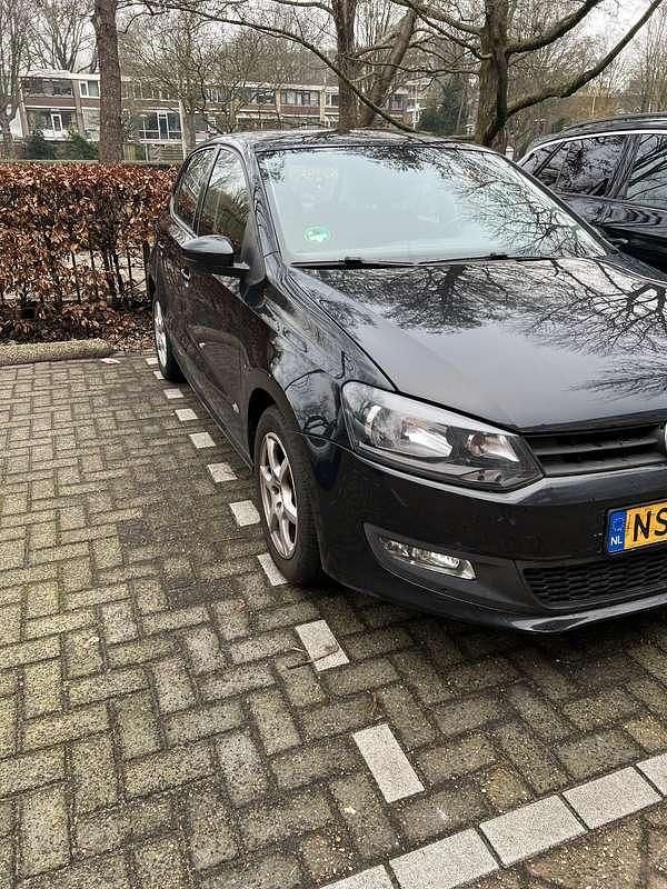 Zwart Occasion 2011 VW Polo Trendline Hatchback | € 2.500 (Super prijs) - Afbeelding 1/4