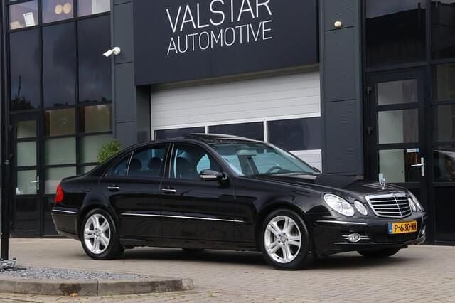 Zwart Gebruikt 2007 Mercedes E230 Avantgarde Sedan | € 16.750 - Afbeelding 1/4