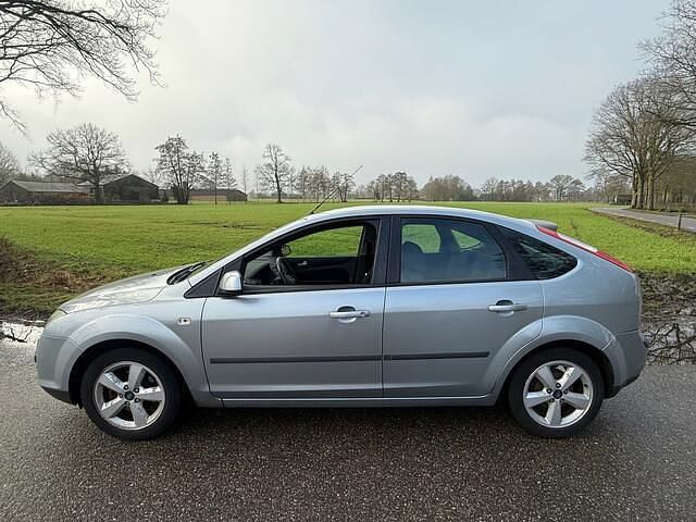 Occasion Ford Focus 101 PK (74 kW) 2005 Grijs Hatchback