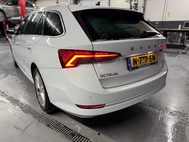 Occasion Skoda Octavia Business Line 110 PK (80 kW) 2022 Wit Stationwagen