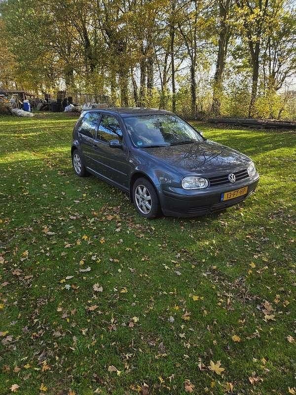 Blauw Occasion 2000 VW Golf IV Trendline Hatchback | € 700 (Goede deal) - Afbeelding 1/4