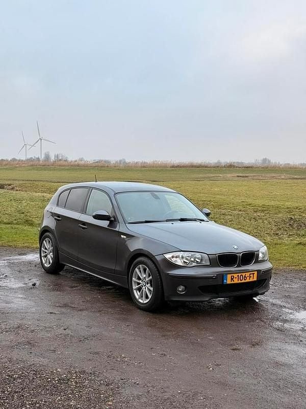 Occasion BMW 118 129 PK (94 kW) 2005 Grijs Hatchback