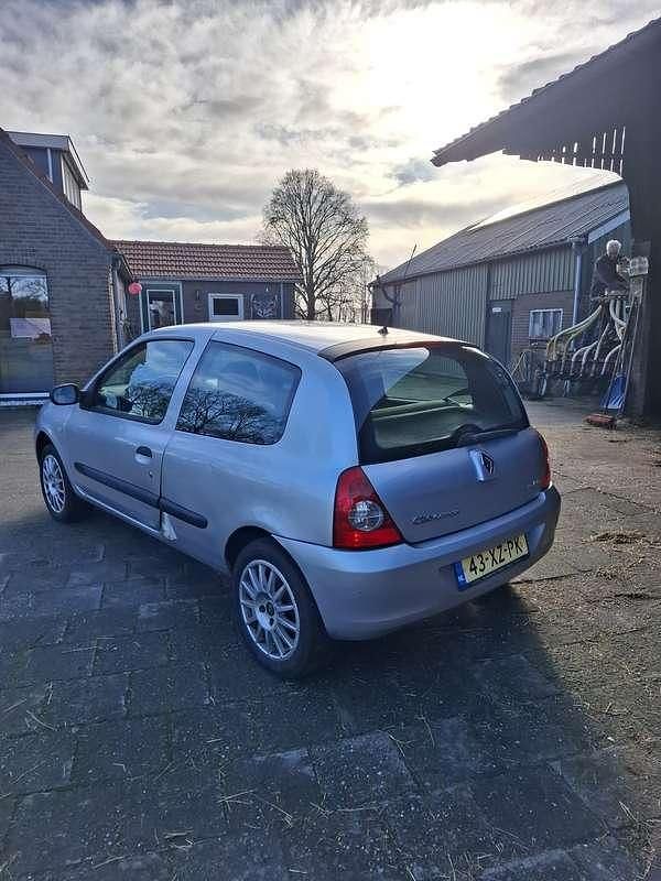 Occasion Renault Clio II Campus 58 PK (42 kW) 2007 Zilver Hatchback