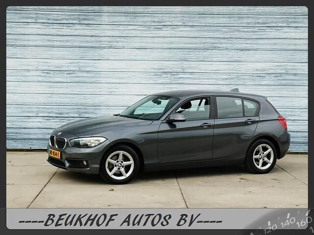 Grijs Gebruikt 2015 BMW 118 Hatchback | € 10.750 (Eerlijke prijs) - Afbeelding 1/4